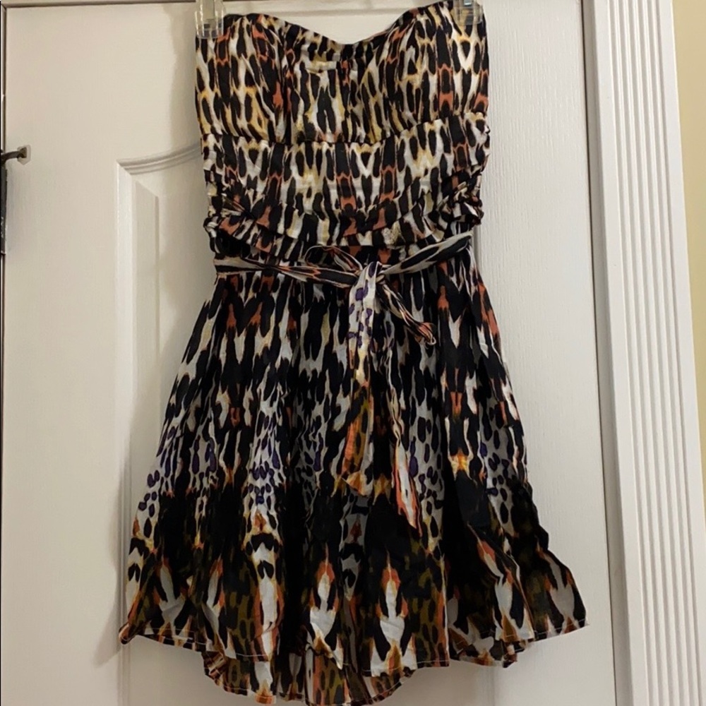 Gorgeous strapless dress! 🔥